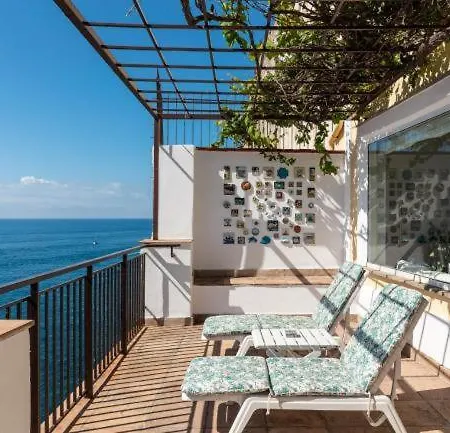 بيت للعطل Sea View On The Rocks